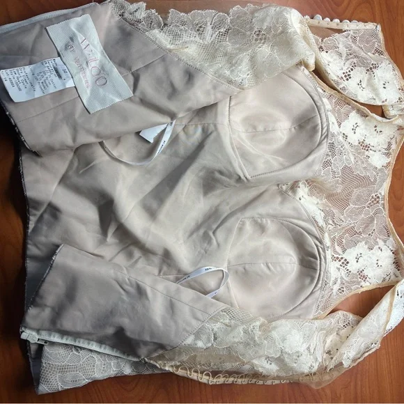 sale two more hours 3/31 Wtoo by Watters Willowby Embroidered Lace Bridal Top - Picture 6 of 13